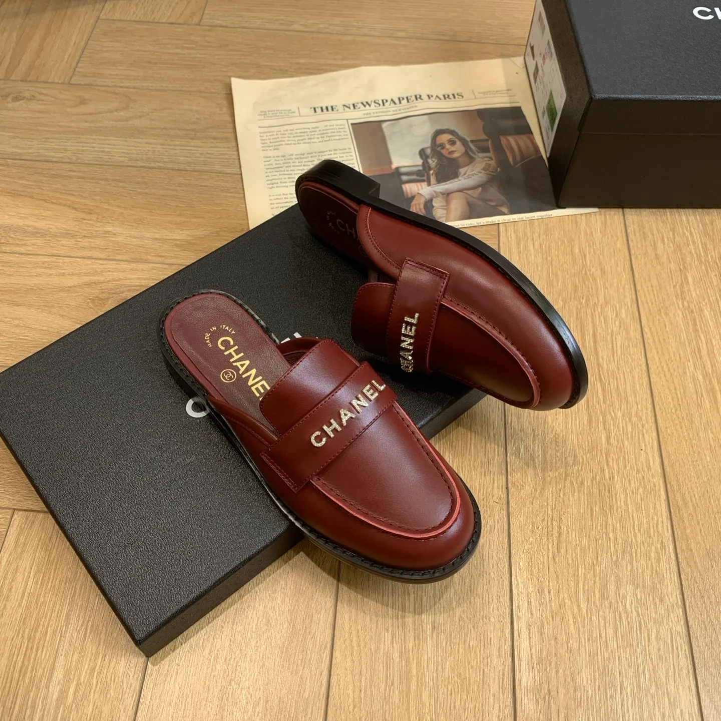 👟👟Ex-factory price 600👟👟 🍀2025 spring and summer new Chanel Chanel small diamond buckle monogram Loaf lazy half-slippers, which can be worn all year round. No matter when you wear them, they are very high-end and durable. You can attract attention when shopping on the street! Easily travel between commuting and leisure occasions, becoming a carefree fashionable and elegant woman ~ Upper: cowhide/butter Lining: lambskin Sole: Italian genuine leather outsole Size: 35-39 (40/41 customized, non-refundable and non-exchangeable